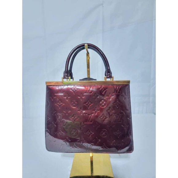 Authentic LOUIS VUITTON Monogram Vernis Deesse PM Patent Handbag Wine - Picture 1 of 13